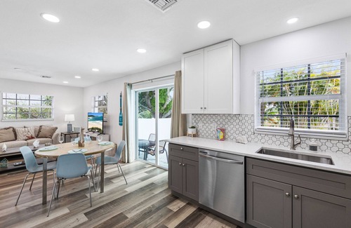 Fort Myers Beach House | Beach and Boaters' Delight!