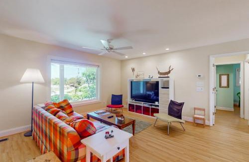 Pine Knoll Shores House | Beach and Boat