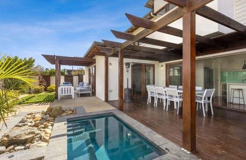 Connewarre House | Beach and Golf Haven With Spa Luxury Living