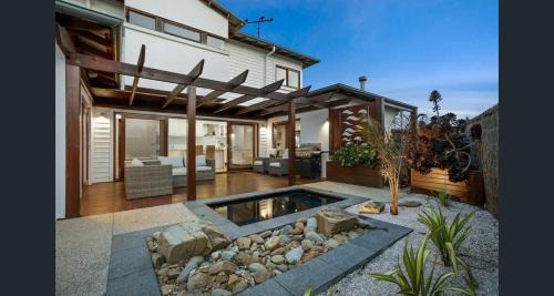 Connewarre House | Beach and Golf Haven With Spa Luxury Living
