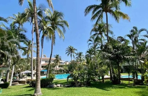 Manzanillo Apartment | Beach Apartment with Swimming Pool and Tennis Court