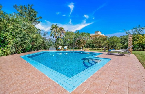 Maleme Villa | Beach at 100mt ★ Walk to Taverna & Grocery ★ Seaview ★ Private Pool