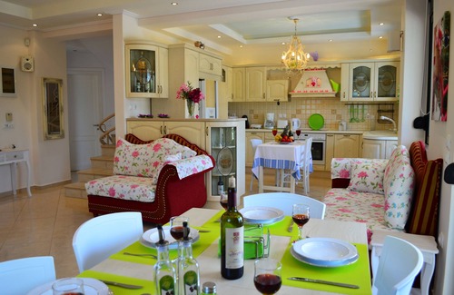 Maleme Villa | Beach at 400mt★ Walk to Taverna & Grocery★ Seaview