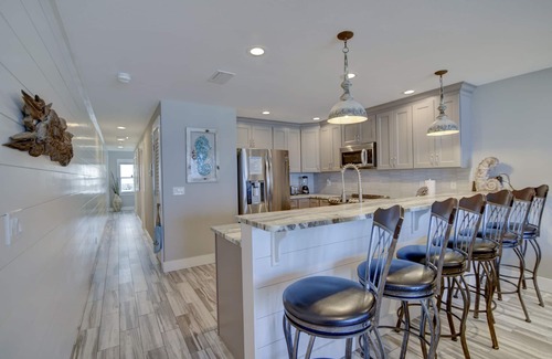 Laguna Beach Estates House | Beach at your toes, sand in your hands. Come and enjoy "Sea La Vie"