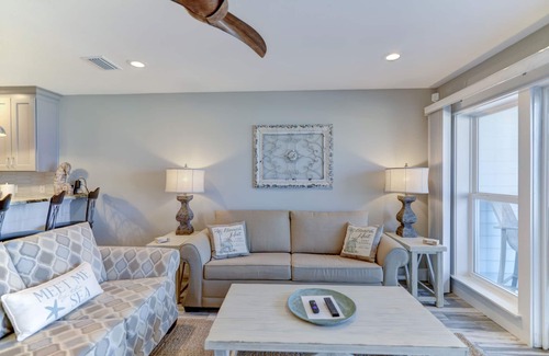 Laguna Beach Estates House | Beach at your toes, sand in your hands. Come and enjoy "Sea La Vie"