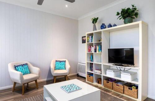 Vincentia House | Beach Bliss - pet-friendly central Vincentia home