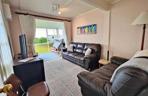 Riverton House | Beach Bliss Retreat