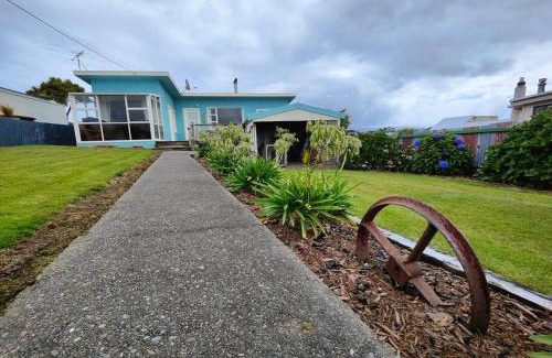 Riverton House | Beach Bliss Retreat
