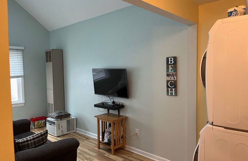 Normandy Beach House | Beach Block! 3 BR, 1.5 bath, sleeps 8
