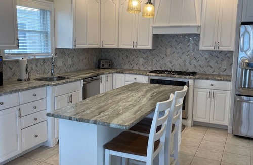 North End Condo | BEACH BLOCK -BEAUTIFUL HOME- BOOK NOW!nNEWLY RENOVATED!