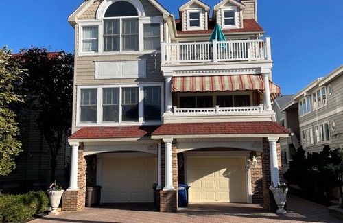 North End Condo | BEACH BLOCK -BEAUTIFUL HOME- BOOK NOW!nNEWLY RENOVATED!
