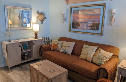North Wildwood Condo | Beach block! Cute cozy 1 Bedroom Condo!
