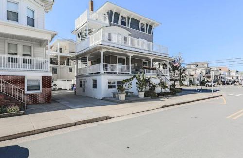 Ventnor City House | Beach Block-Ocean Views from Balconies-Parking Unit 2