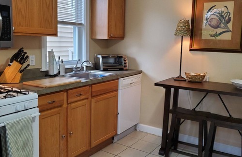 Ventnor City Condo | Beach, boardwalk and downtown steps away from large, well-maintained condo