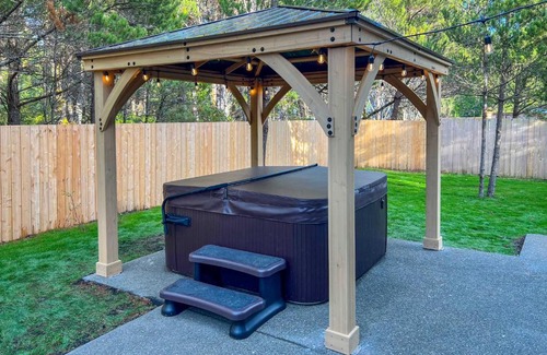Westport House | Beach Break Home with Hot Tub - Walk to Beach