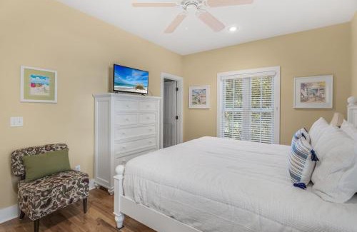 Seacrest House | Beach Bungalow, 3 Min Walk to Beach, Golf Cart, 4 bikes, Wagon