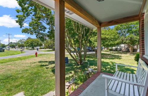 Deep Hole House | Beach Bungalow - Pet friendly cottage w/Amazing views!
