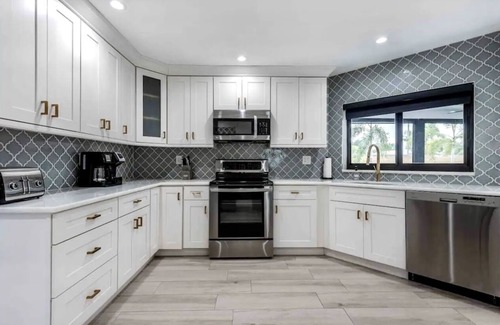 Lake Ida Shores House | Beach Bungalow Pool Home East Delray