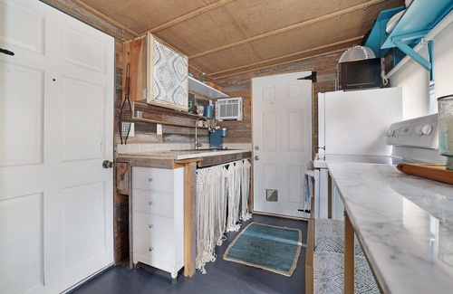 Jacksonville Beach House | Beach Casita w/Treehouse. Cozy, Unique, hand-crafted. Pets Ok -10 min. - to Mayo