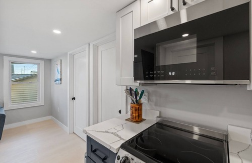 Hampton Condo | Beach Condo 5 Min Walk to Beach, Shops, Boardwalk