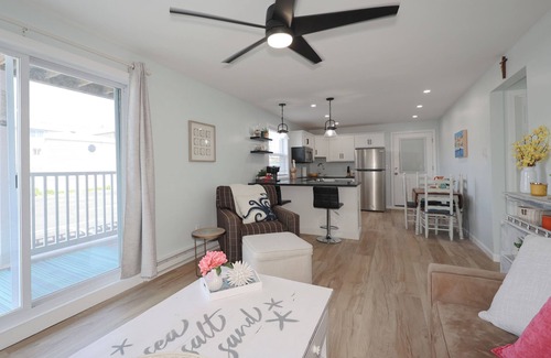 Hampton Condo | Beach Condo Minutes from the Ocean!