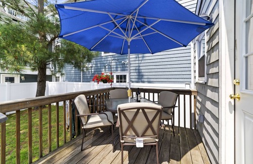 Milford House | Beach Cottage close to Silver Sands State Park