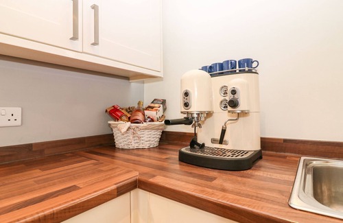 Kinghorn Cottage | BEACH COTTAGE, family friendly, country holiday cottage in Kinghorn