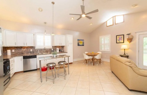 Old Town Cottage | Beach Cottage in Old Town Bay St. Louis