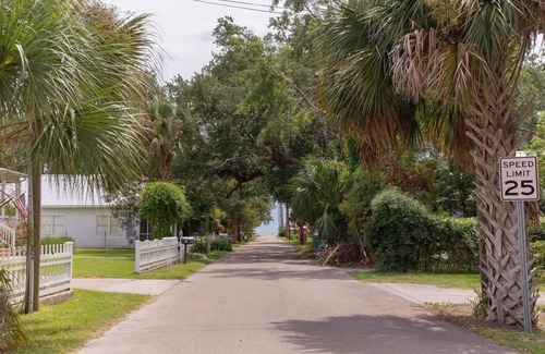 Old Town Cottage | Beach Cottage in Old Town Bay St. Louis