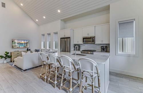 Cinnamon Shore Cottage | Beach Cottage on Sunset Park@Cinnamon Shore Near Great Amenities & Pizzeria