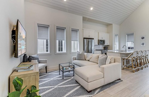 Cinnamon Shore Cottage | Beach Cottage on Sunset Park@Cinnamon Shore Near Great Amenities & Pizzeria