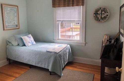 Westerly House | Beach cottage sleeps 6 great location close to Misquamicut