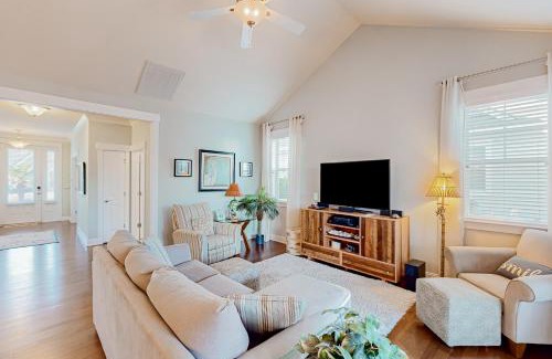 St. James House | Beach Cove Charmer