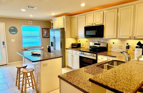 Villa Sabine Condo | Beach Daze! β€οΈ Heart of Pcola Beach! ποΈ Veteran owned.πΊπΈ