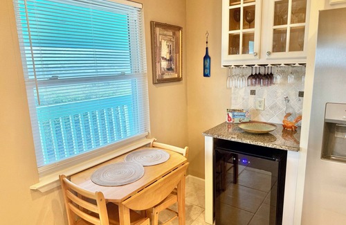 Villa Sabine Condo | Beach Daze! β€οΈ Heart of Pcola Beach! ποΈ Veteran owned.πΊπΈ