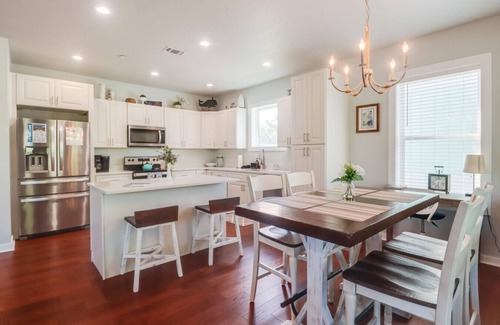 Long Beach House | Beach Daze|Sleeps 8| Coastal Escape|Family Friendly + Beach Views!