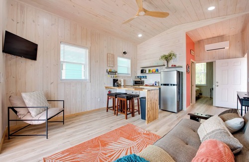 Carrabelle Cottage | Beach & Dock Access: Lanark Village Escape!