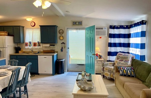 Summer Village Cottage | Beach Dreams Sweet Retreat. Lots of Updates! A few August days still available!