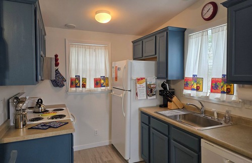 Summer Village Cottage | Beach Dreams Sweet Retreat. Lots of Updates! A few August days still available!