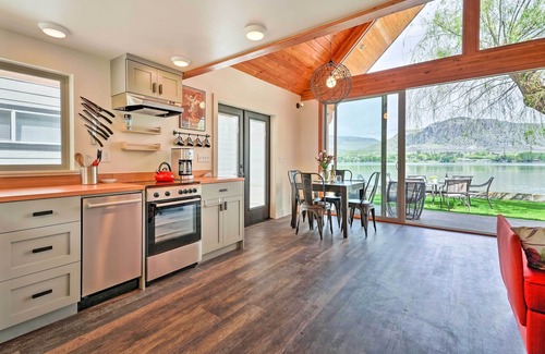 Oroville Apartment | Beach Escape: Scenic Osoyoos Lake Chalet!
