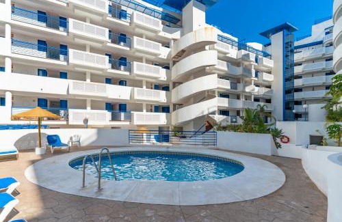 Torrequebrada Apartment | Beach Escape with Pool and Parking