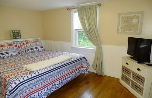 Dennis Port House | Beach family gateway, modern 5BR, walk to the beach, big yard, firepit