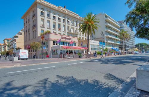 Carre d'Or Apartment | BEACH FLAT