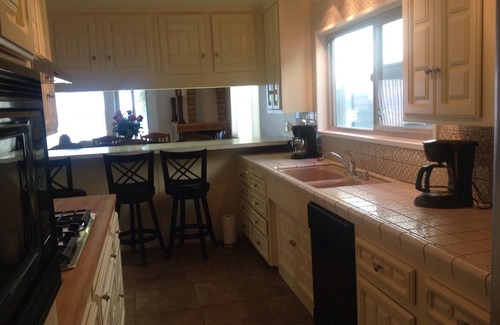 South Mission Beach House | BEACH FRONT, 5 Bedroom, on the boardwalk
