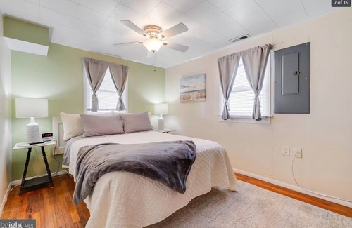 Rock Hall House | Beach Front Bungalow steps from the Chesapeake Bay located in Rock Hall MD.