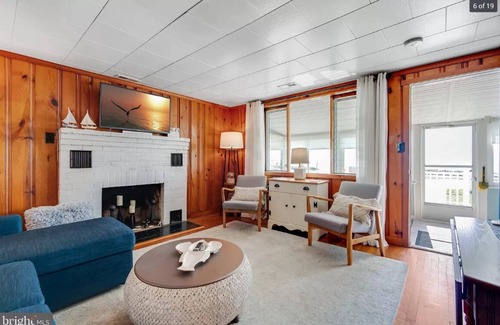 Rock Hall House | Beach Front Bungalow steps from the Chesapeake Bay located in Rock Hall MD.