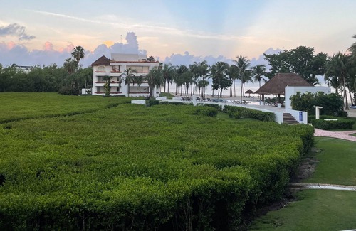 Agricola Oriental Condo | Beach Front Condo, Diver's Dream