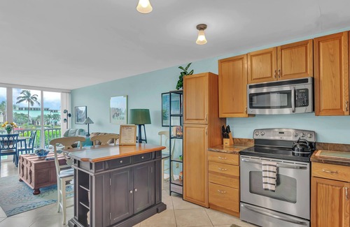 Fort Pierce Condo | Beach Front Condo in Ocean Villages with King Size Bed