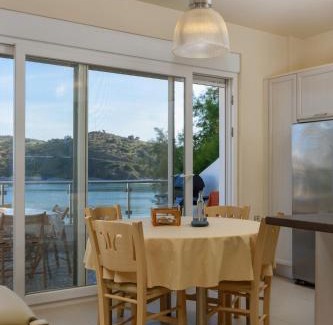 Kaloi Limenes Apartment | Beach Front Condo South Crete