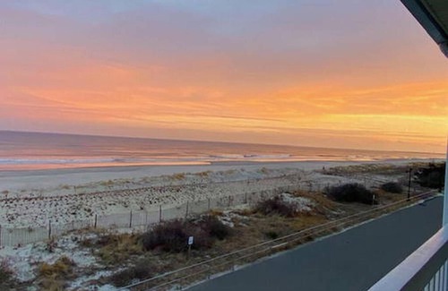 Sea Isle City Condo | Beach Front Condo in the Heart Of Sea Isle City
